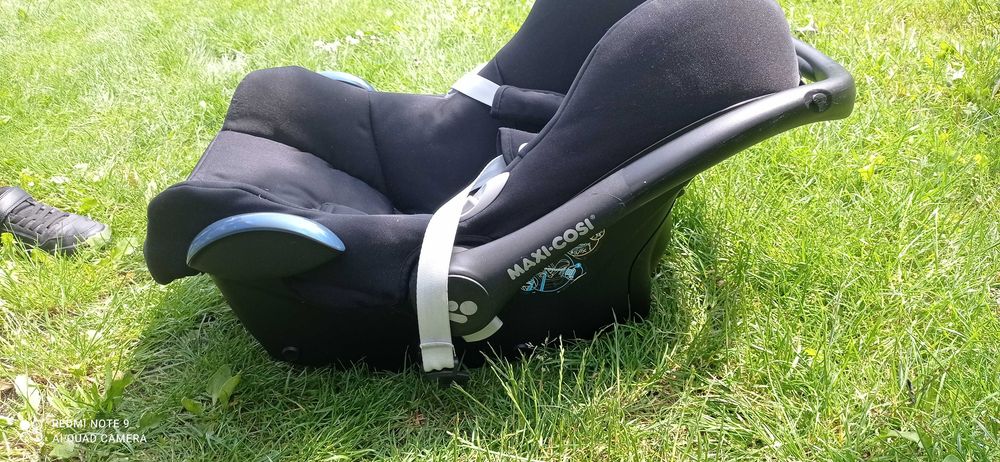 MAXI-COSI Cabriofix 0-13 KG Essential Black+ BAZA