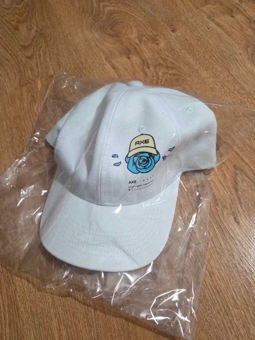 Biała czapka z daszkiem AXE x PROSTO – nowa, limitowana