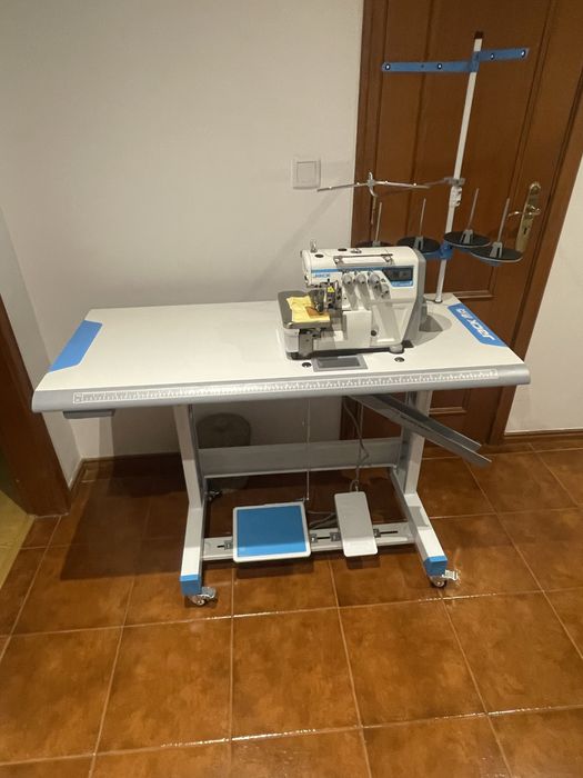 Máquina cose e corte Jack E5S