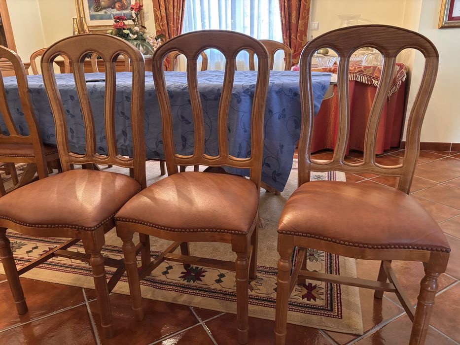 Conjunto 10 cadeiras em madeira