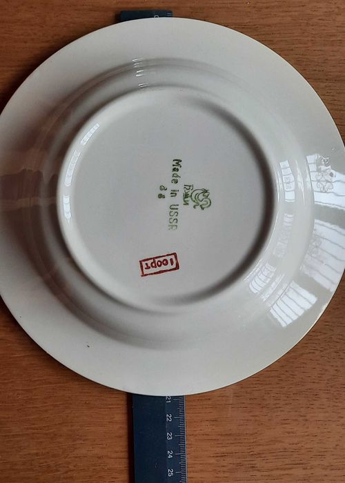 Тарілки фаянсові, супниця- Буди