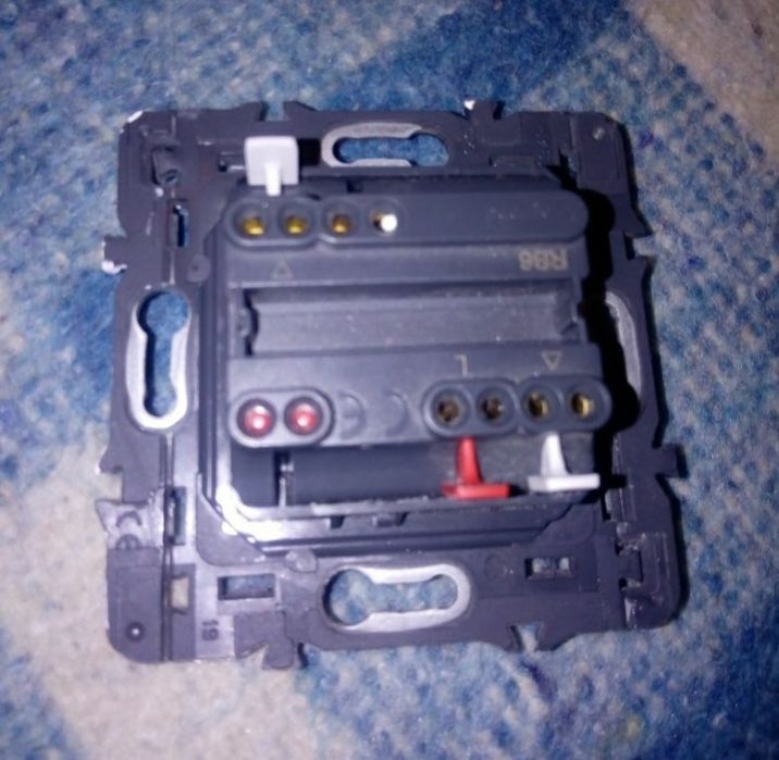 Legrand switch64409143619074121