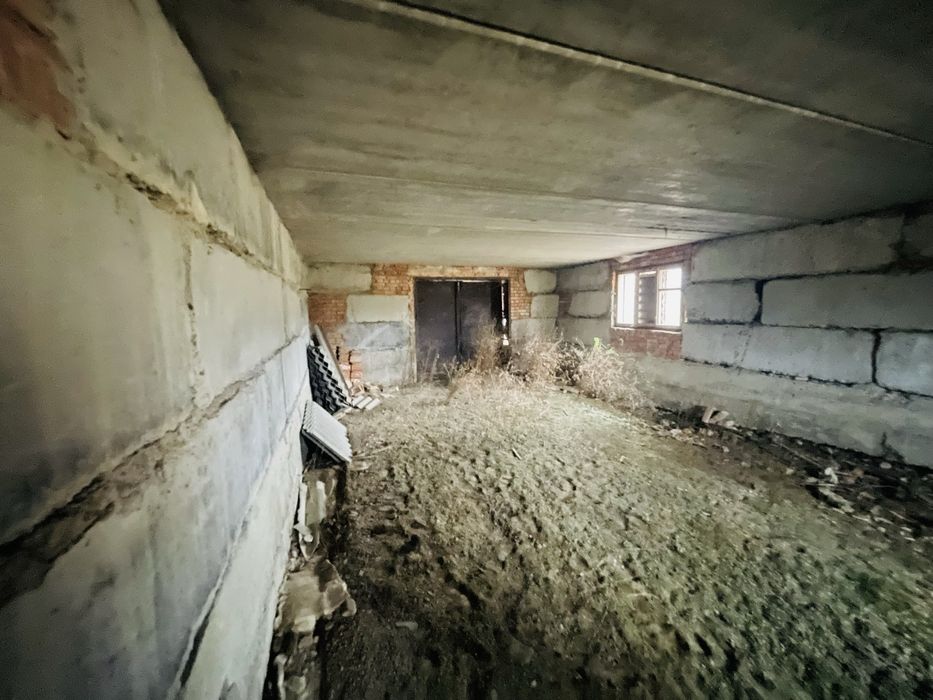 Незавершене будівництво 140 м² та технічна будівля