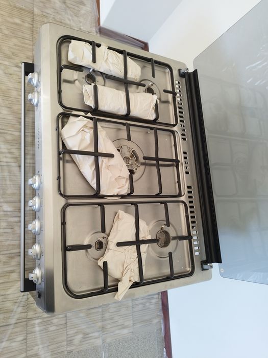 Fogão a gás com forno elétrico de 118 litros