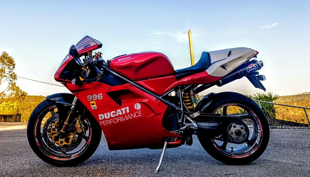 Vendo belíssima Ducati 996