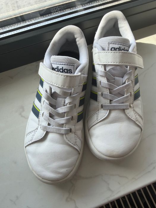 Кросівки adidas, 30