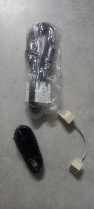 Vários cabos informáticos64738226019203121