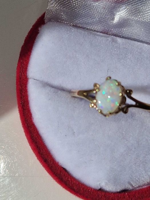 Złoto pierścionek opal yes apart kruk