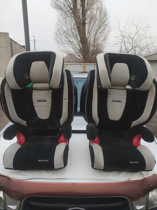 Автокрісла дитячі Recaro.б/в 5000 грн/пара