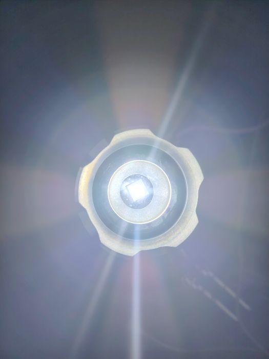 Super Lanterna Tática c/ tripé– Alcance de 600m