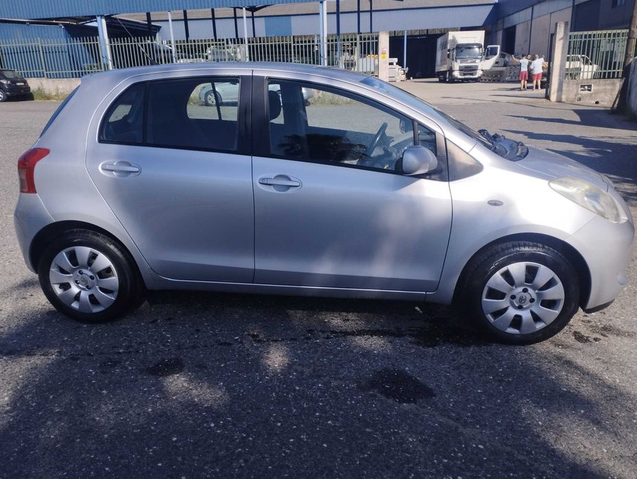 Toyota Yaris — fotografia 3