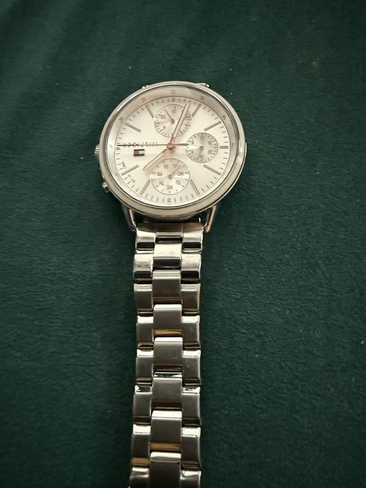 Zegarek bransoleta, srebrny Tommy Hilfiger, nie działa.