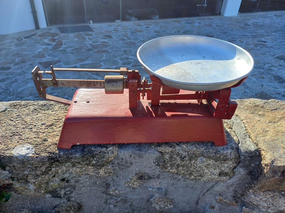 Balança antiga metálica