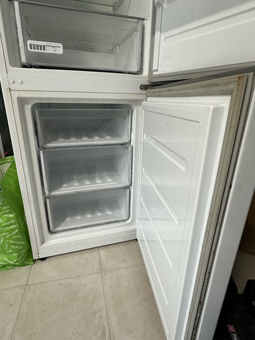 Frigorifico Hotpoint Ariston a funcionar