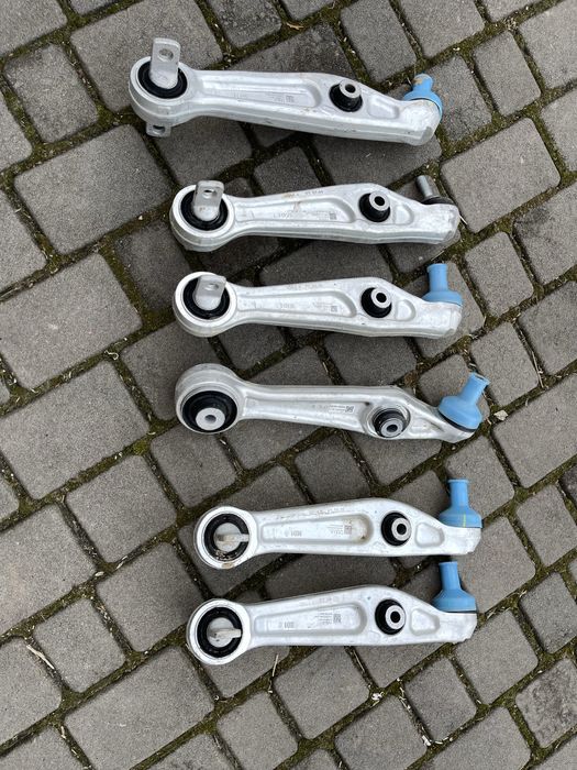 Ричаг передній нижній поперечний Tesla Model Y