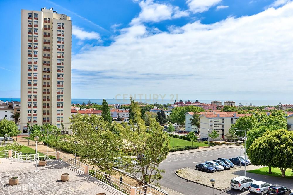 Apartamento T2 com Vista Mar, 2 lugares de garagem na Parede, Cascais