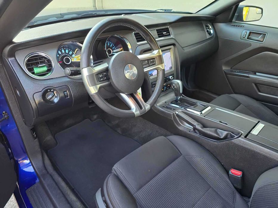 Ford Mustang V6      2014
