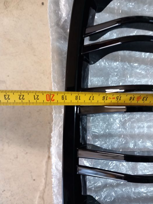 Vendo grelhas novas para BMW para desocupar