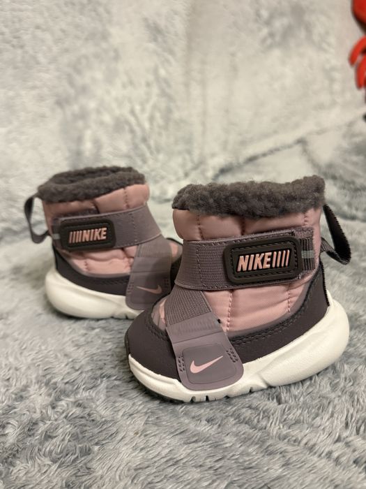 Зимові нові чоботи сапожки ботінки на дівчинку Nike 17 розмір(8см)