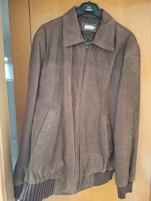 Vende se casaco castanho  de homem em  pele de couro