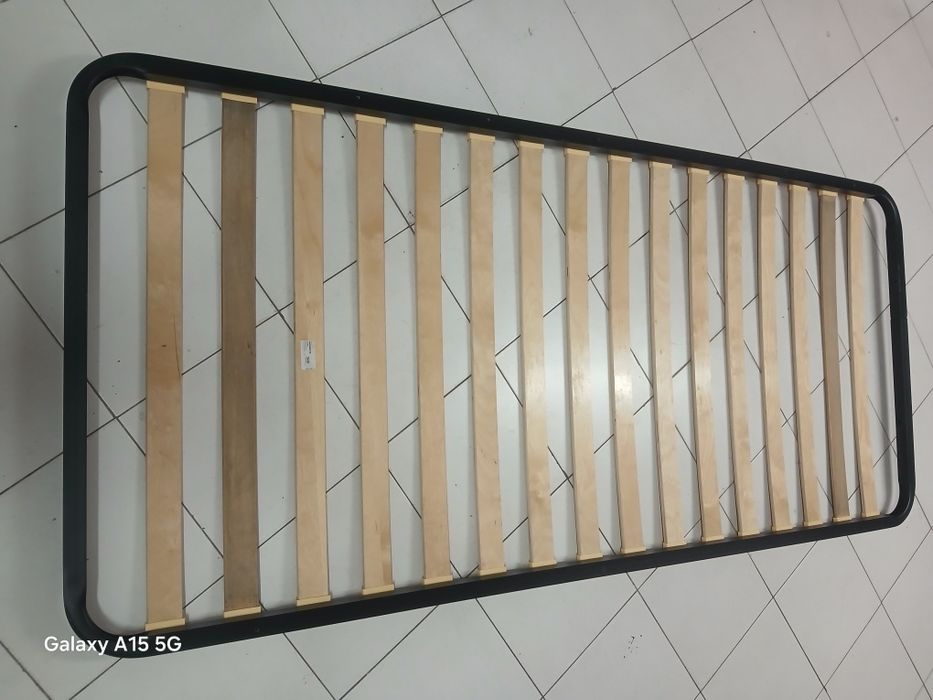 Estrado ikea akkarvik.