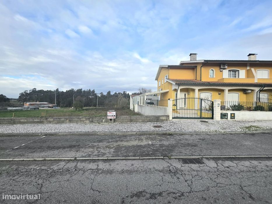 Terreno de 800m² em Oiã com bons acessos — Oiã, Aveiro