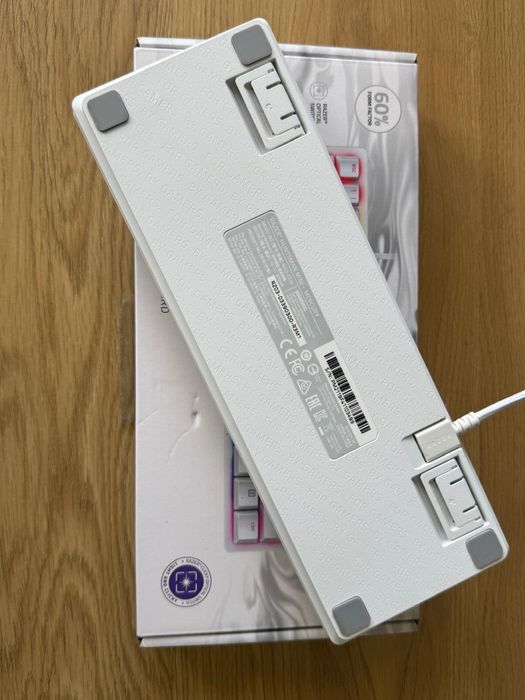 Razer Huntsman Mini (Branco) - Purple switches