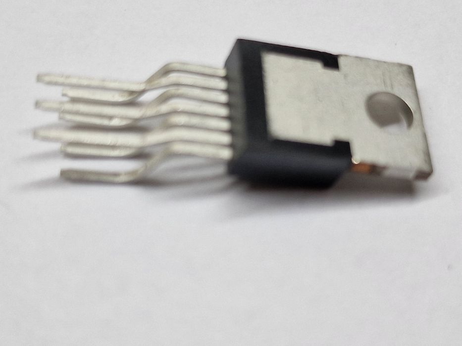 #105   Układ scalony OPA547T