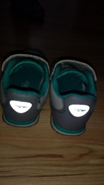 Adidaski roz. 22