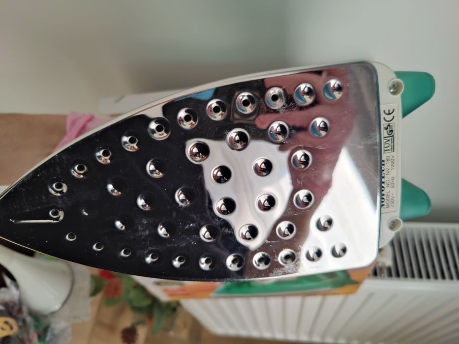 Żelazko do prasowania z pudełkiem -nowe