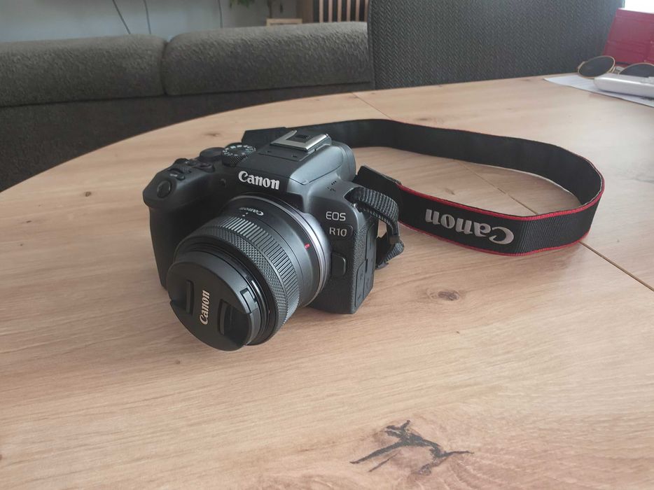Aparat Canon EOS R10 + RF-S 18-45 mm + karta 256 GB  (stan idealny)