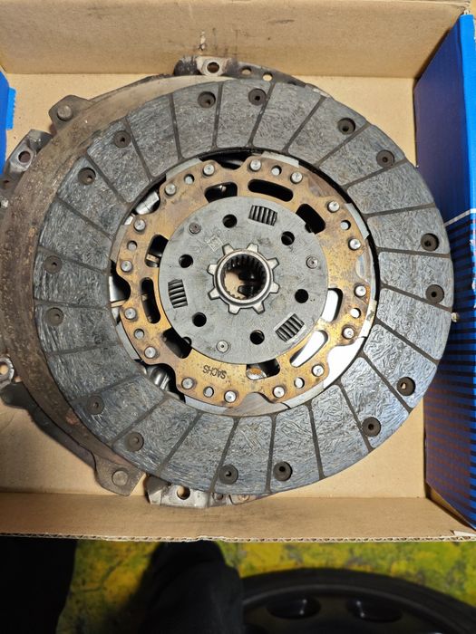 Комплект сцепления SACHS 3000 970 047 ,skoda wag volksvgen отличное со