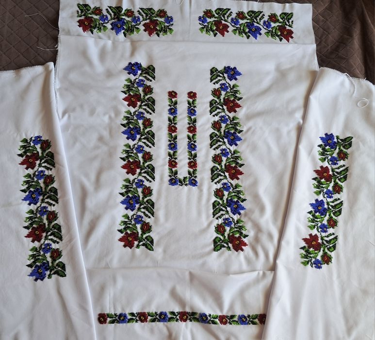 Вишивка чеським бісером та хрестиком