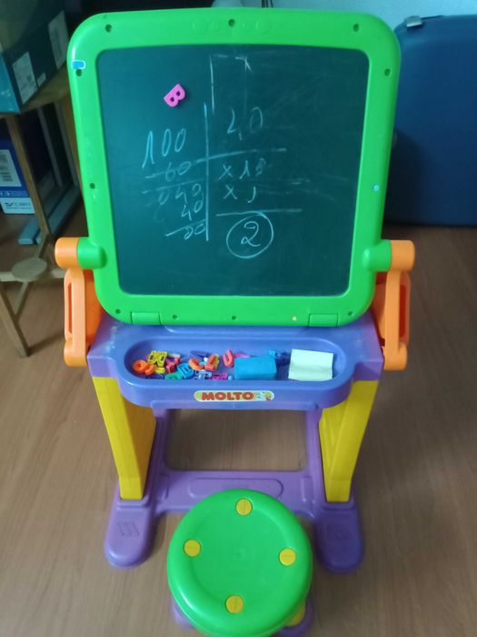 Mesa de Actividades para Crianças