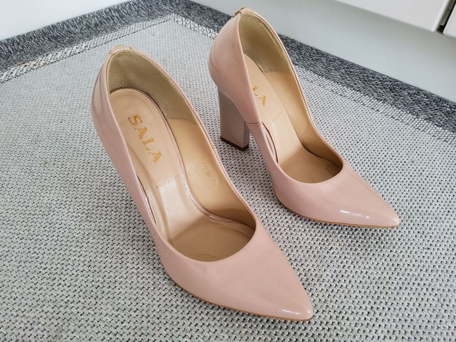 Czółenka lakierowane skórzane