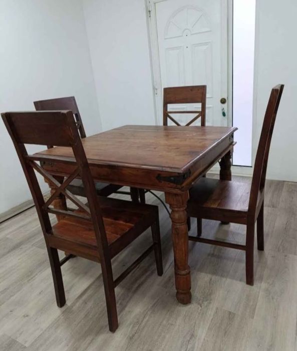 Mesa de madeira tropical maciça