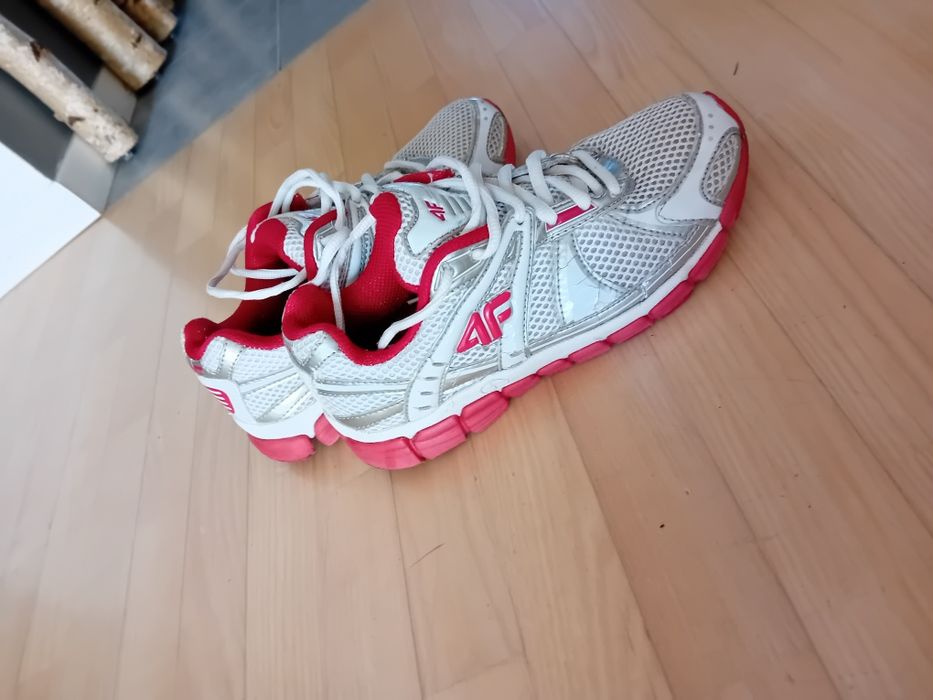 4f Buty sportowe dziewczęce 36