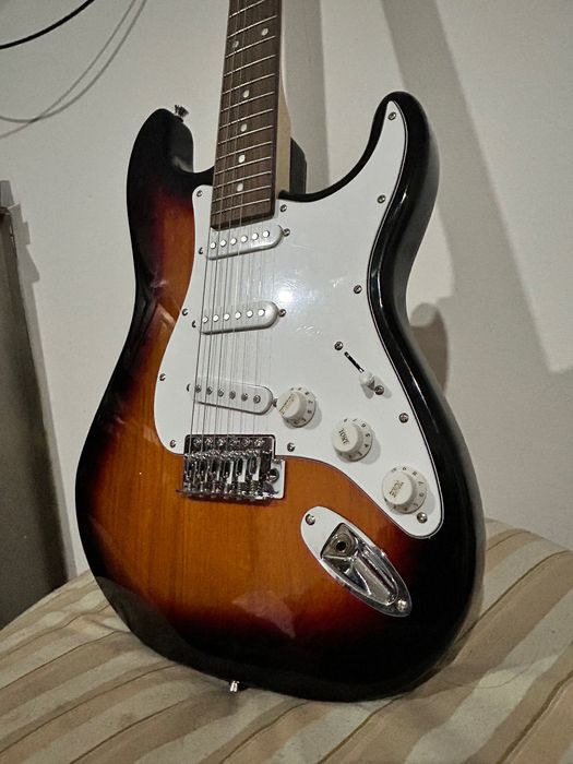 Guitarra elétrica com OFERTA de saco de transporte