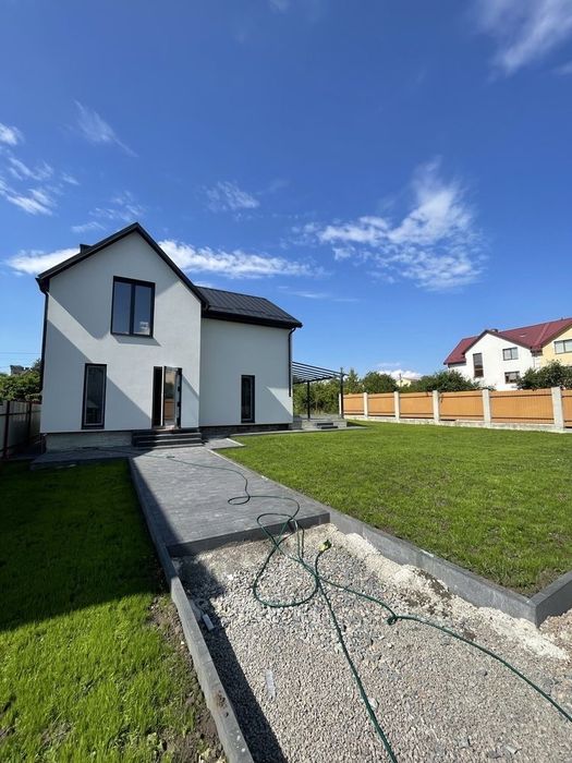 Продаж будинку Пустомити. Площа будинку — 100 м²  6 соток  3 кімнати  2 поверхи