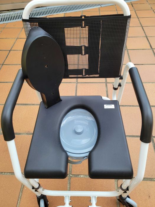 Cadeira de Rodas Invacare Alumínio c/Balde - Nova (Nunca Usada)