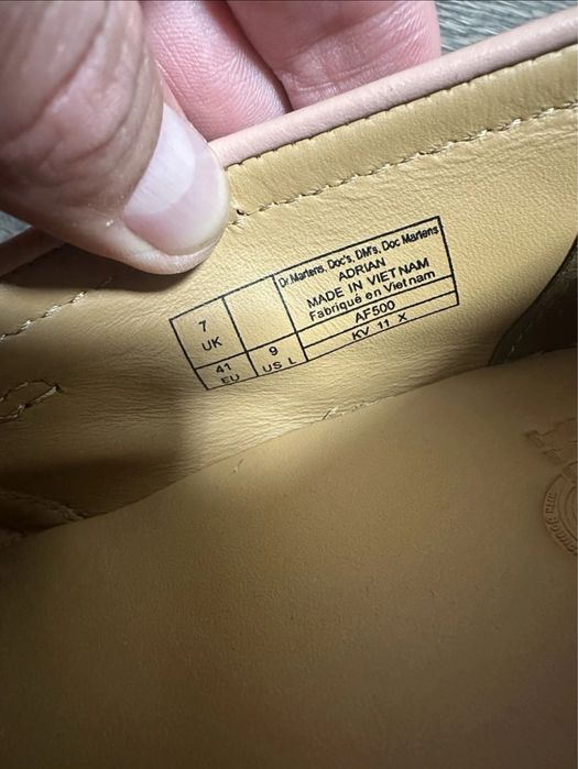 Лофери жіночі dr martens adrian