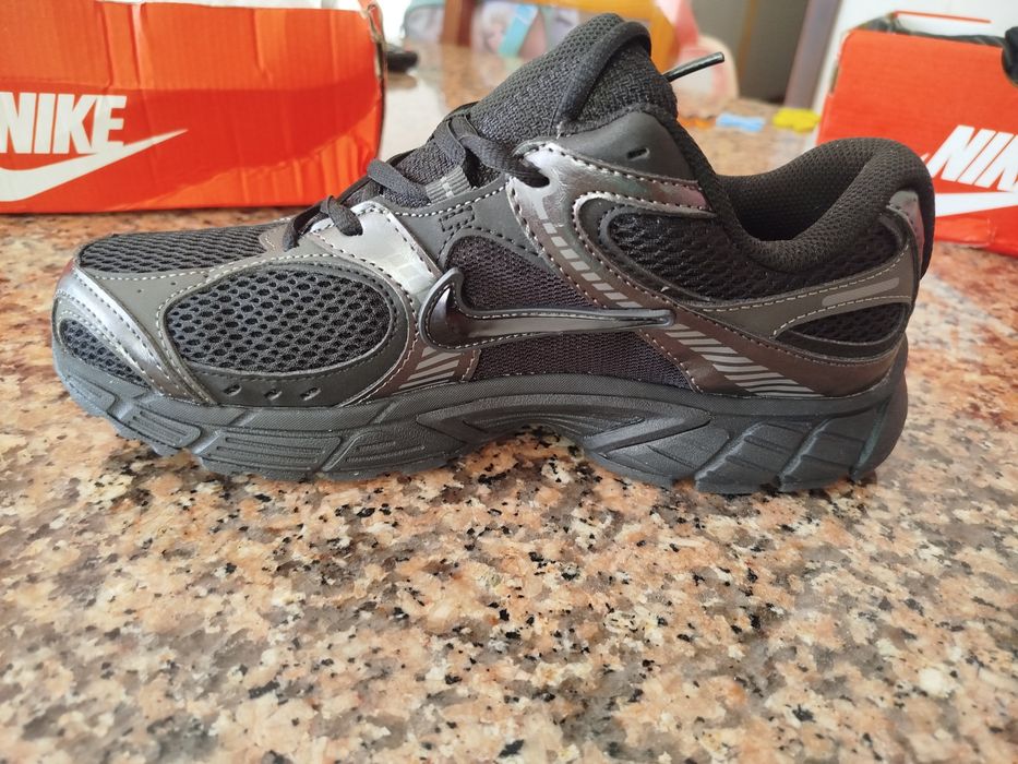 Vendo sapatilhas Nike V5 RNR novas n:42