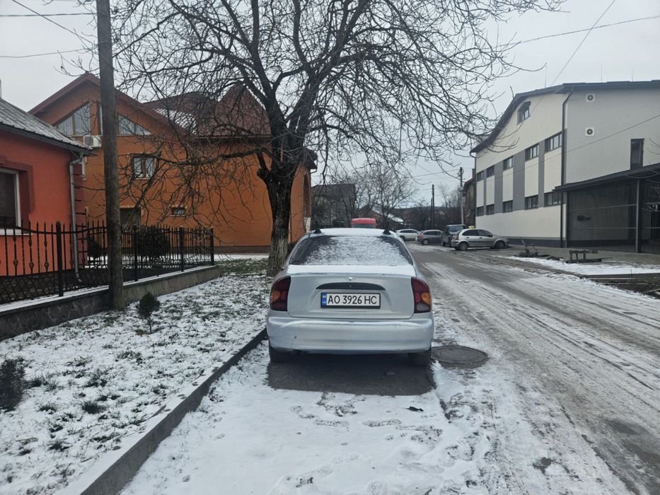 Део ланос 1.5 максимальна комплектація