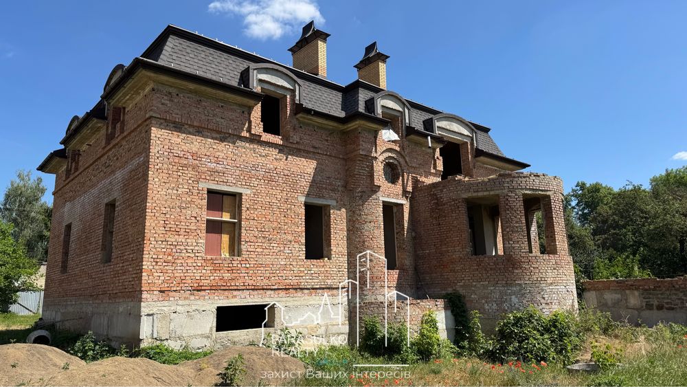 Продам розкішний будинок у мальовничому місці