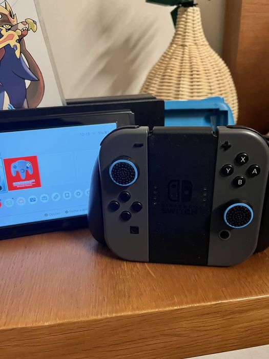 Nintendo Switch + Pokemon Sword