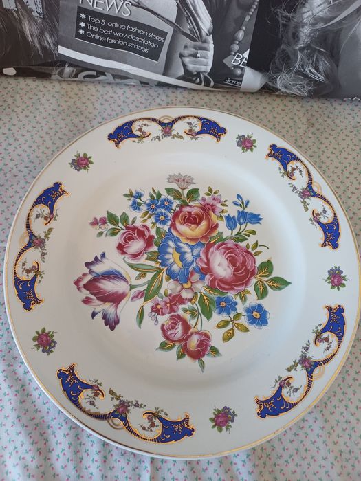 Limoges decorative plate.478672100263219204
