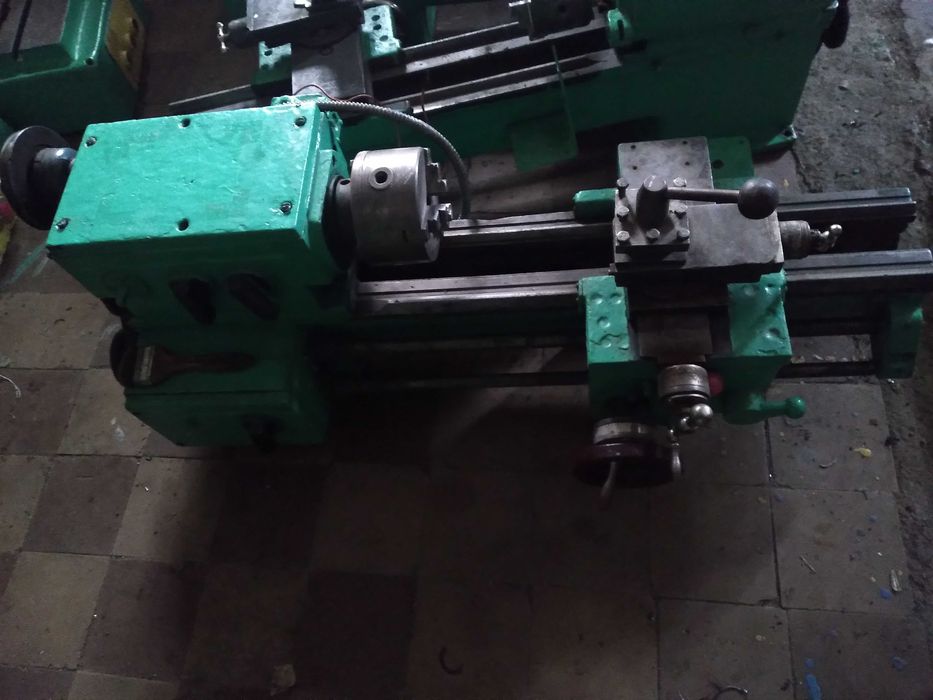 Станок токарний. Верстат токарний.