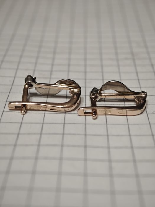 Золоті сережки з діамантами, 585 проба.