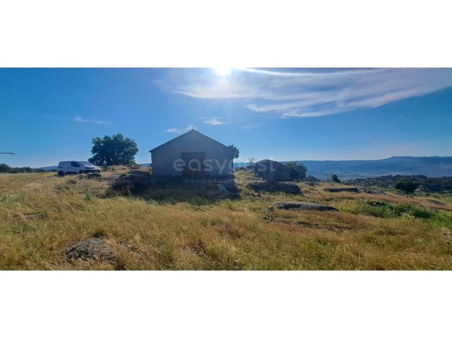 Armazém e terreno agrícola em Estevais, Torre de Moncorvo
