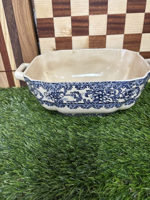 Terrina antiga sem tampa,